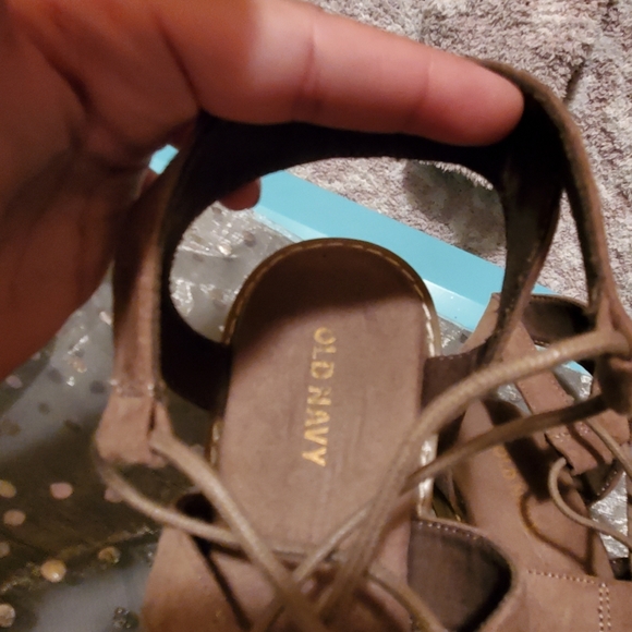 Old navy sandals - Picture 2 of 5